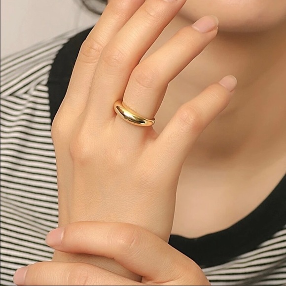 18K Gold Plated Minimalist Ring - Picture 3 of 4